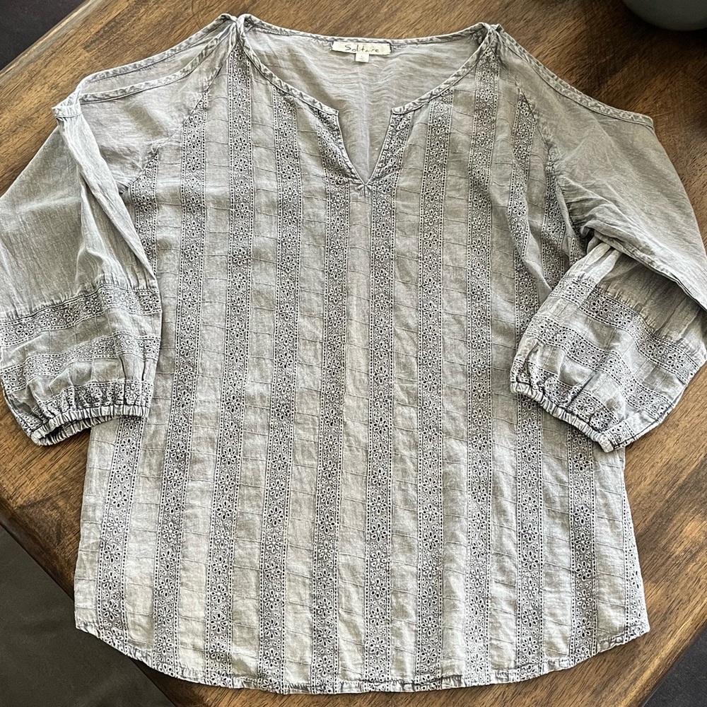 Grey blouse w embroidered detail, cutout shoulders & elasticized 3/4 sleeves (L)